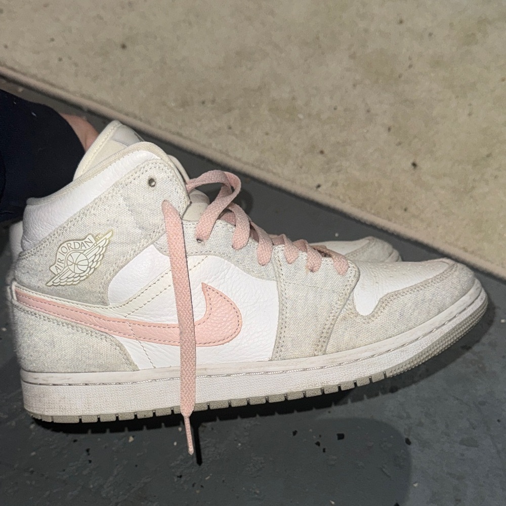 Nike Women's Pink and White Athletic Shoes